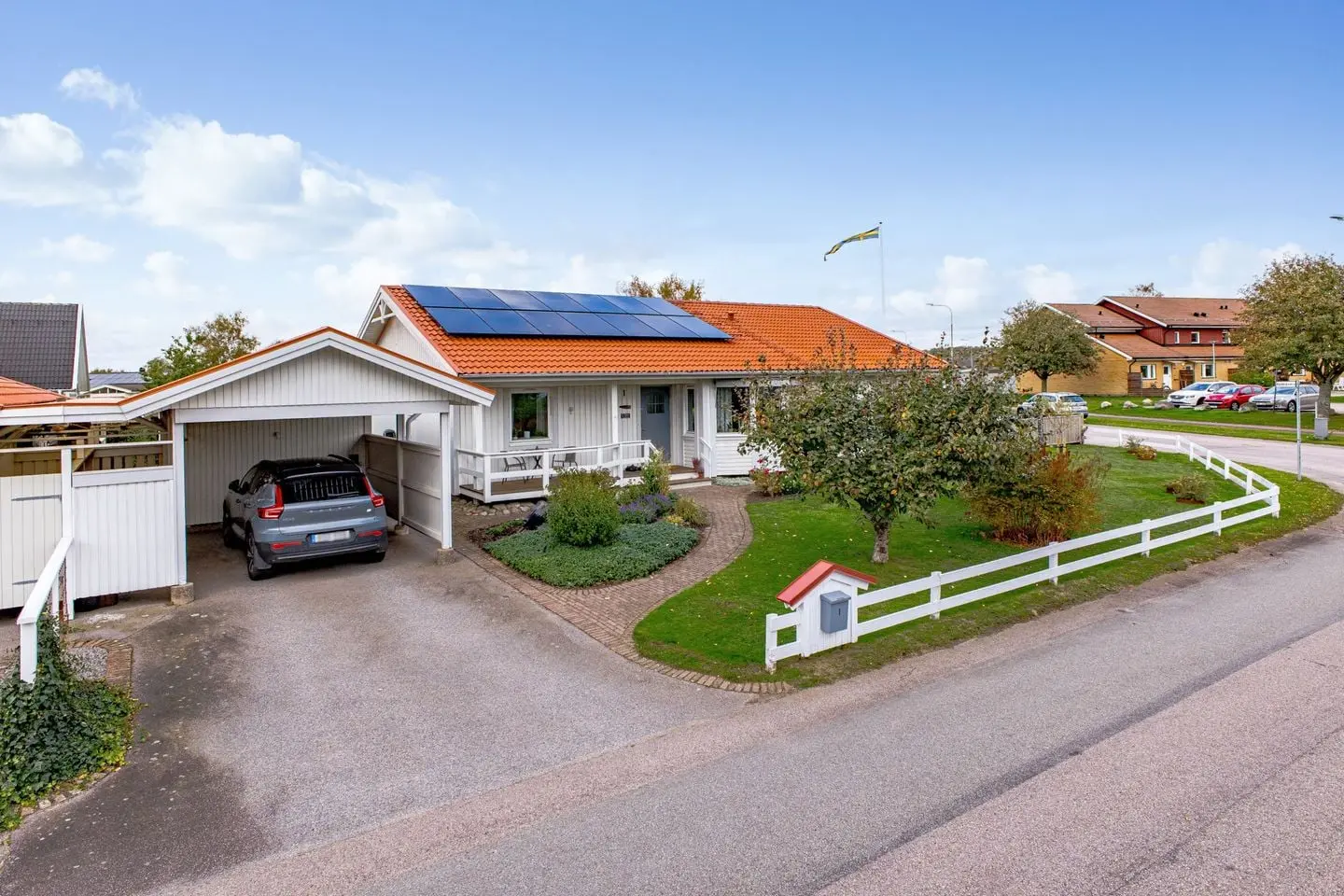 Villa, Rödklövervägen 1, Falkenberg. Bild 1 av 39