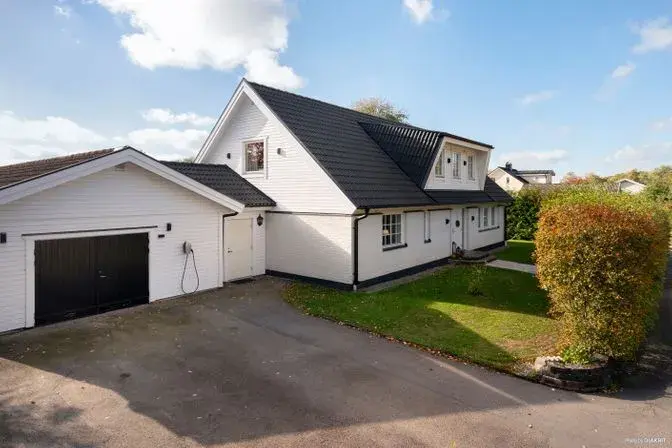 Villa, Ulvabäcksgatan 24, Ljungby. Bild 1 av 30