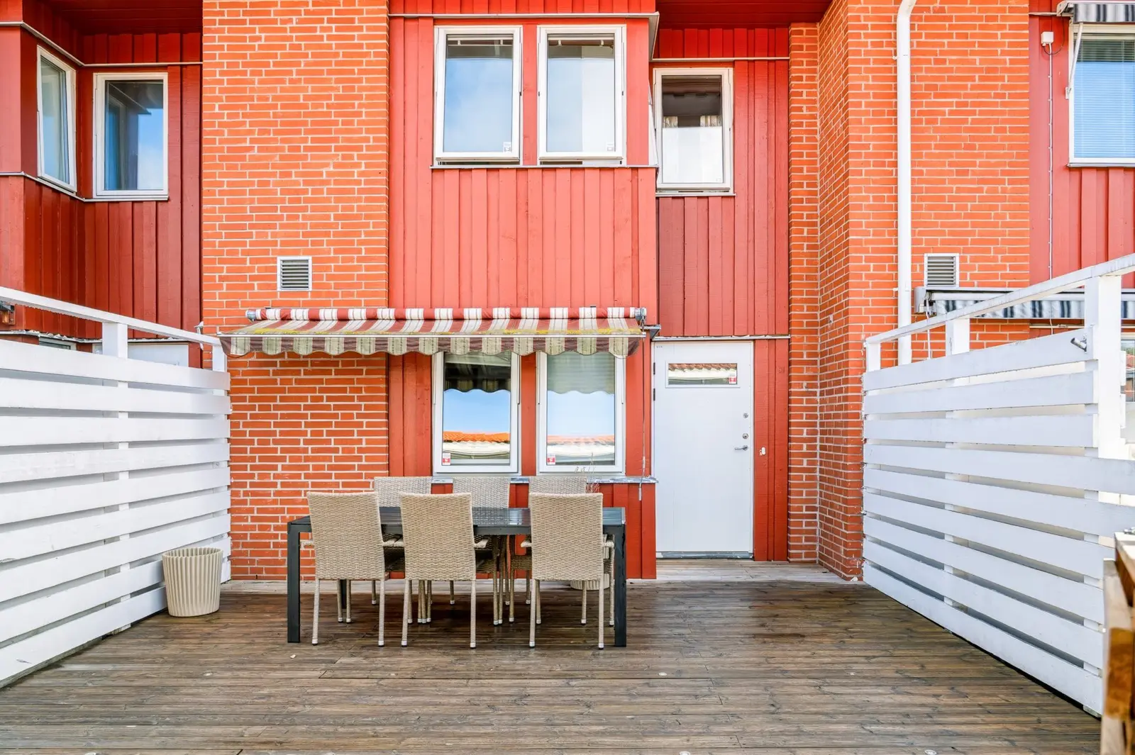 Image 1 of 38 of Västra Stationsgatan 19