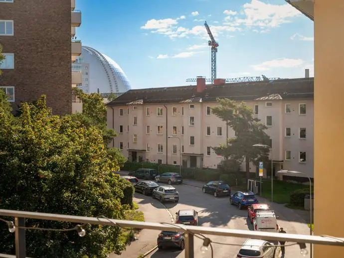 Lägenhet, Bildhuggarvägen 31, 3 tr. Bild 1 av 40