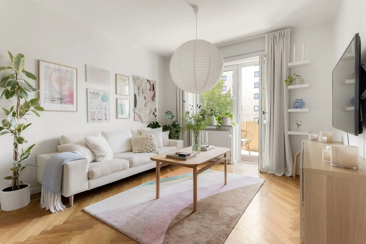 Apartment, Sandhamnsgatan 13, 3 tr, Stockholm. Photo 1 of 22