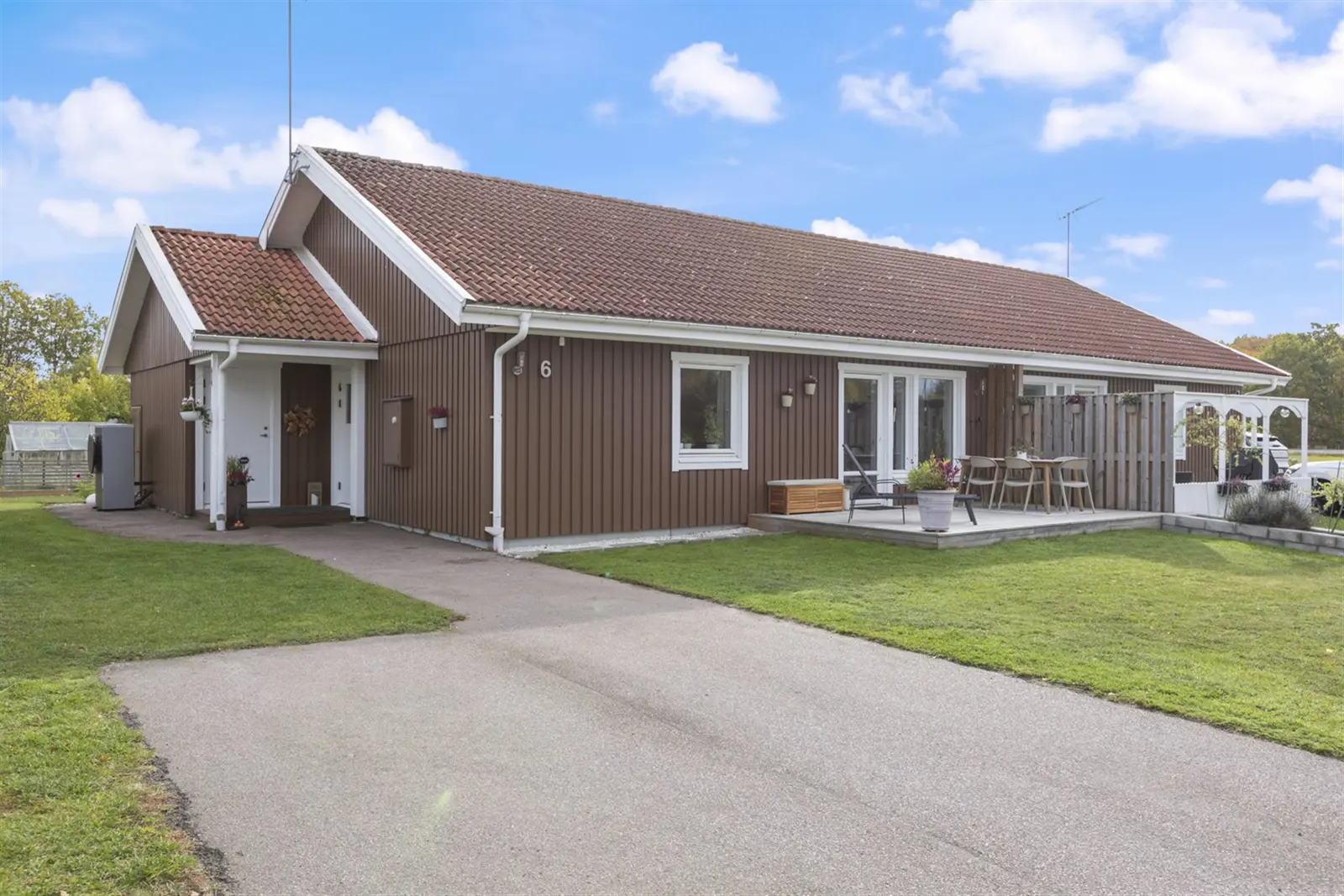 Image 1 of 7 of Övrabyvägen 6