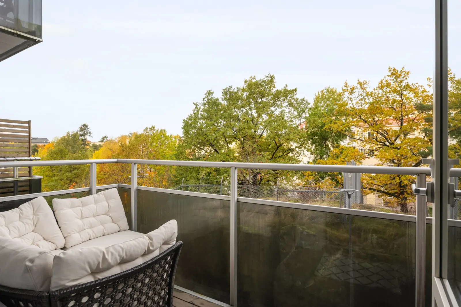 Lägenhet, Tellusborgsvägen 92, Stockholm. Bild 1 av 40
