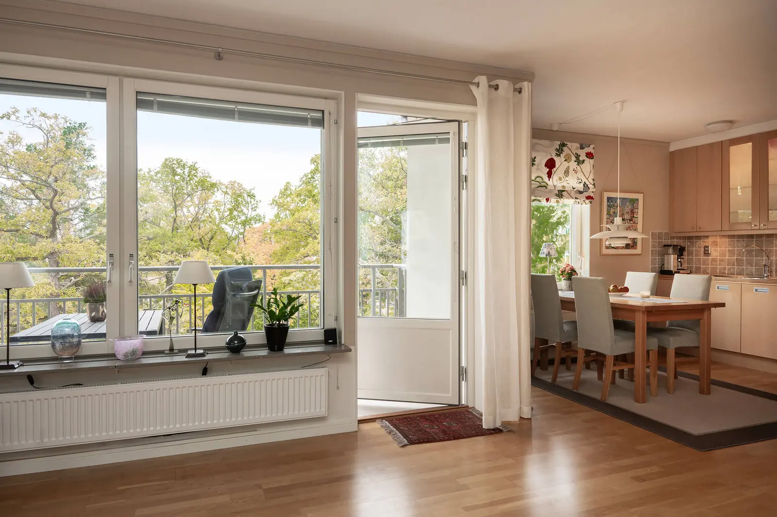 Lägenhet, Långbrokungens väg 10, Älvsjö. Bild 1 av 36