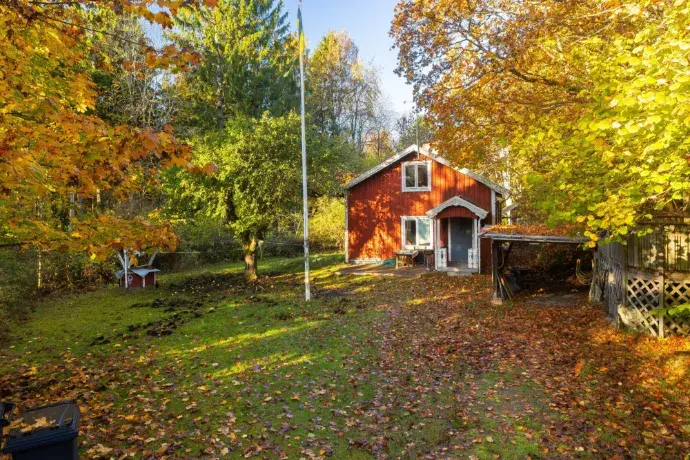 Fritidshus, Fågeldammsvägen Sjötorp 1, Surte. Bild 1 av 22