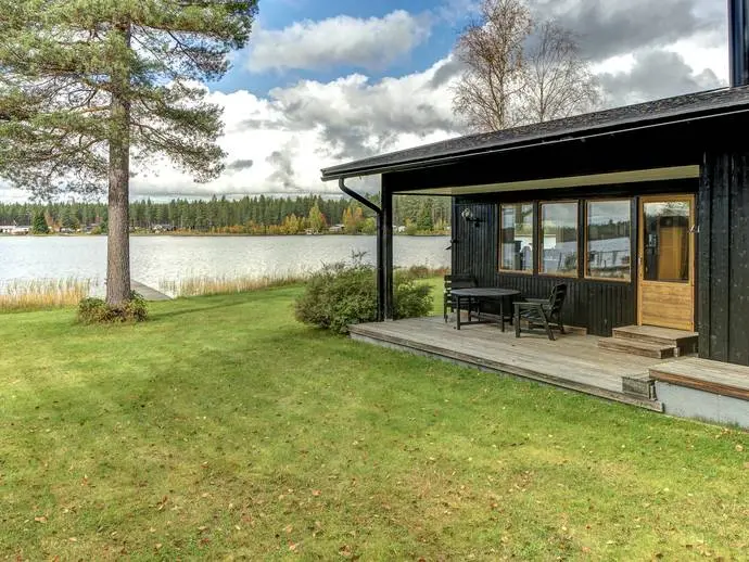 Villa, Simmersjön 35. Bild 1 av 5