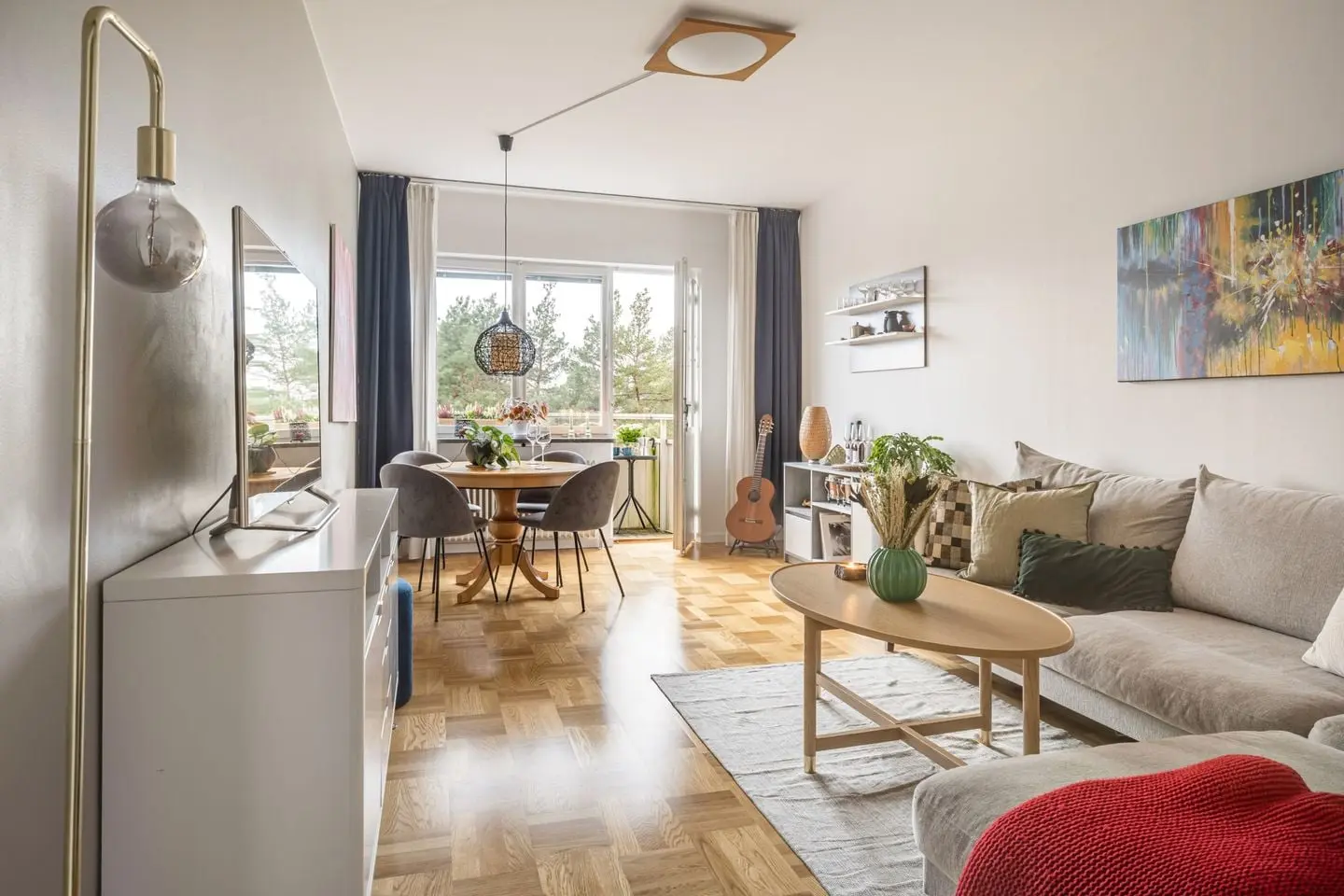 Lägenhet, Bildhuggarvägen 25, Stockholm. Bild 1 av 35