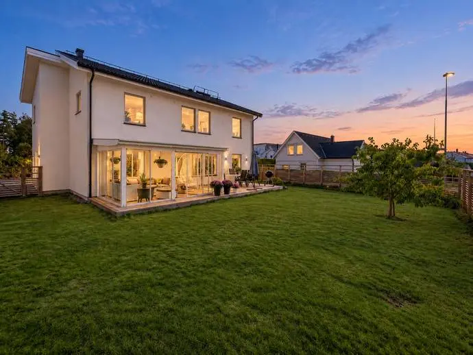 Villa, Fårhagsslingan 1. Bild 1 av 5