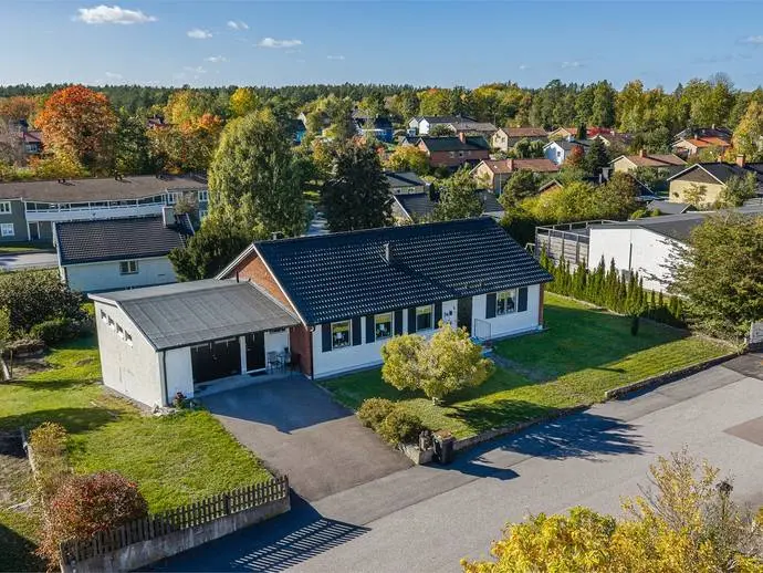 House, Åsvägen 5. Photo 1 of 5