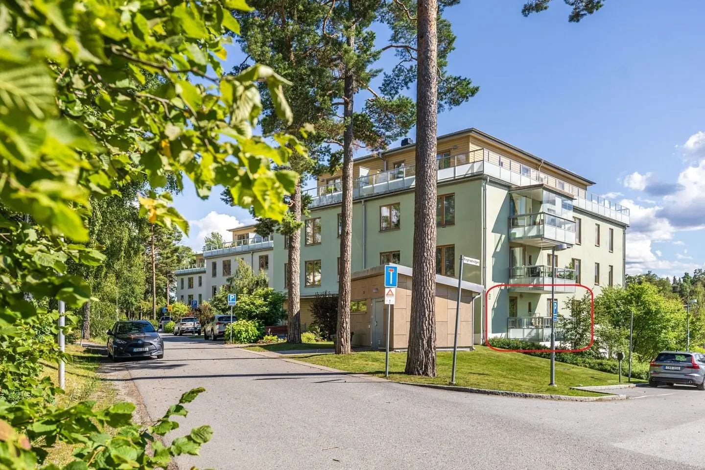 Apartment, Skatvägen 8, Huddinge. Photo 1 of 39