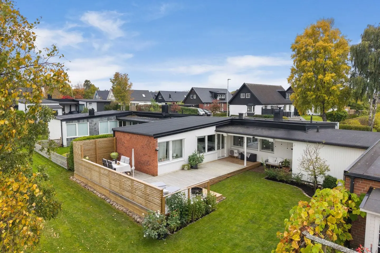 House, Trädgårdsvägen 5, Trollhättan. Photo 1 of 18