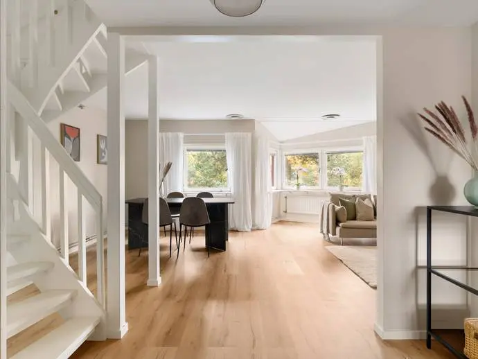Par-/radhus, Myrstuguvägen 185. Bild 1 av 28