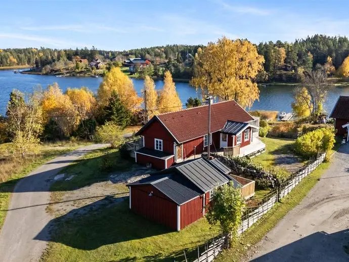 Fritidshus, Östervik 6. Bild 1 av 29