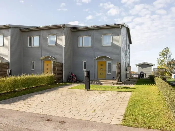 Par-/radhus, Tresädesgränden 17A. Bild 1 av 5