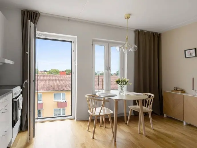 Lägenhet, Sparbanksvägen 6, vån 4. Bild 1 av 28