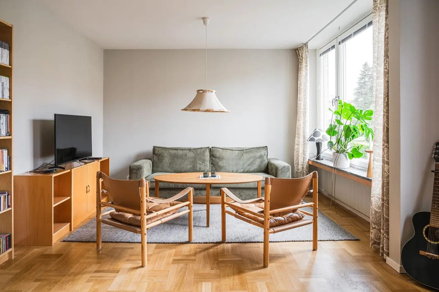Lägenhet, Almgatan 2B, Vara. Bild 1 av 18