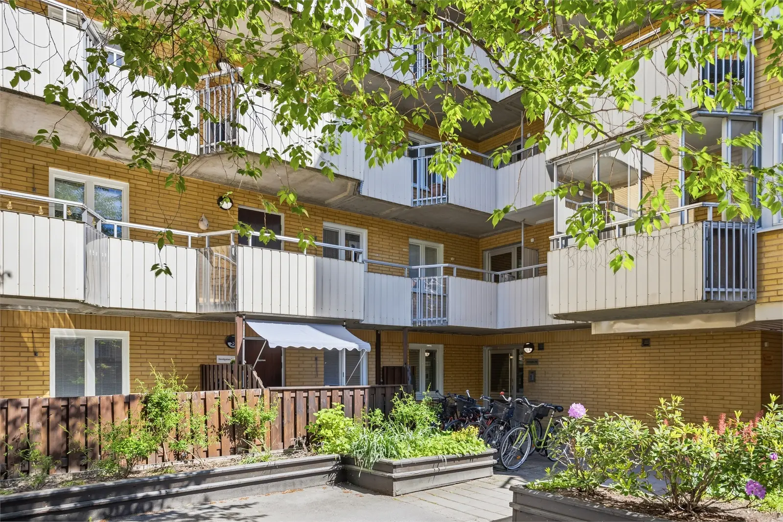 Image 1 of 21 of Sandgatan 22B