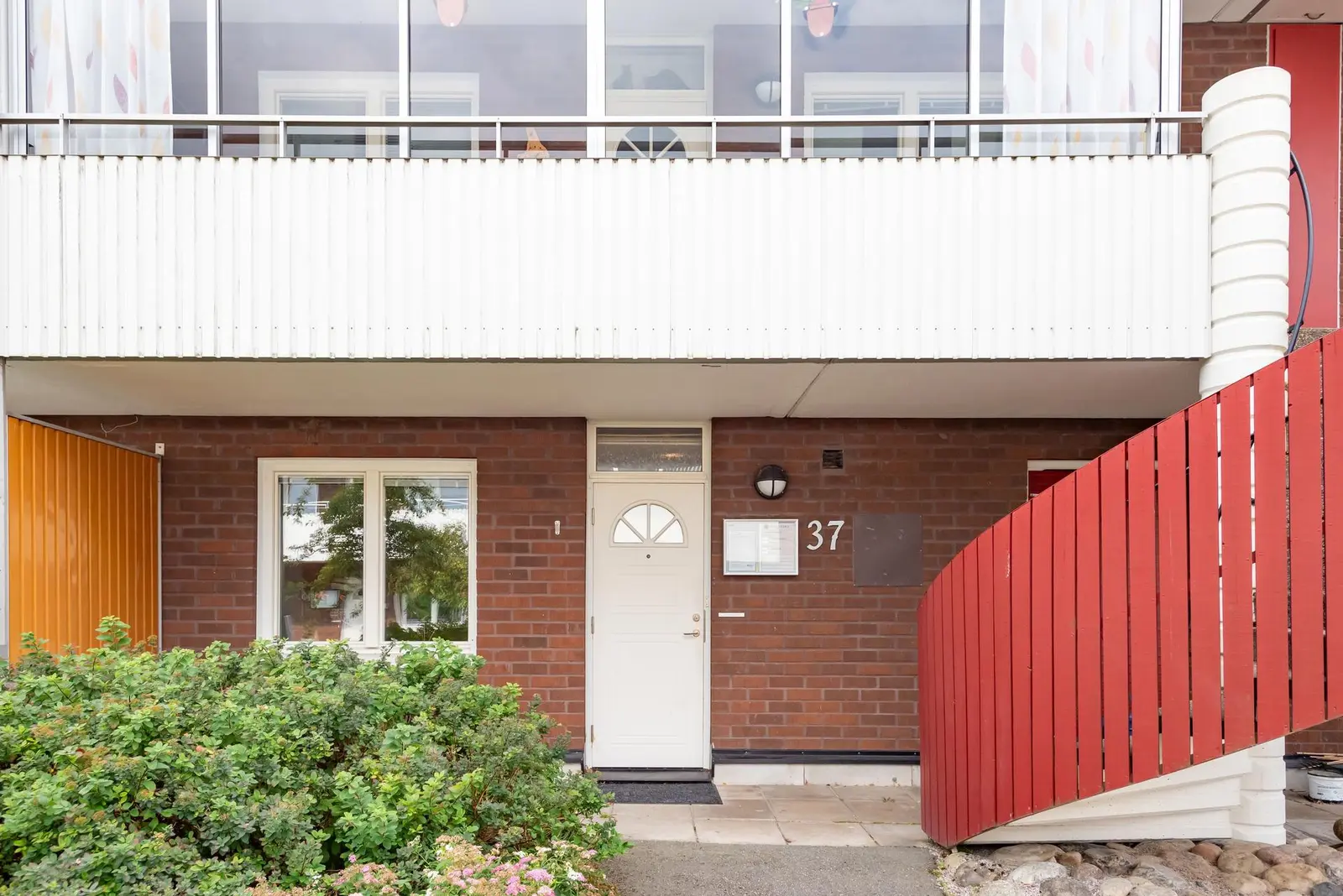 Image 1 of 25 of Mandelstensvägen 37