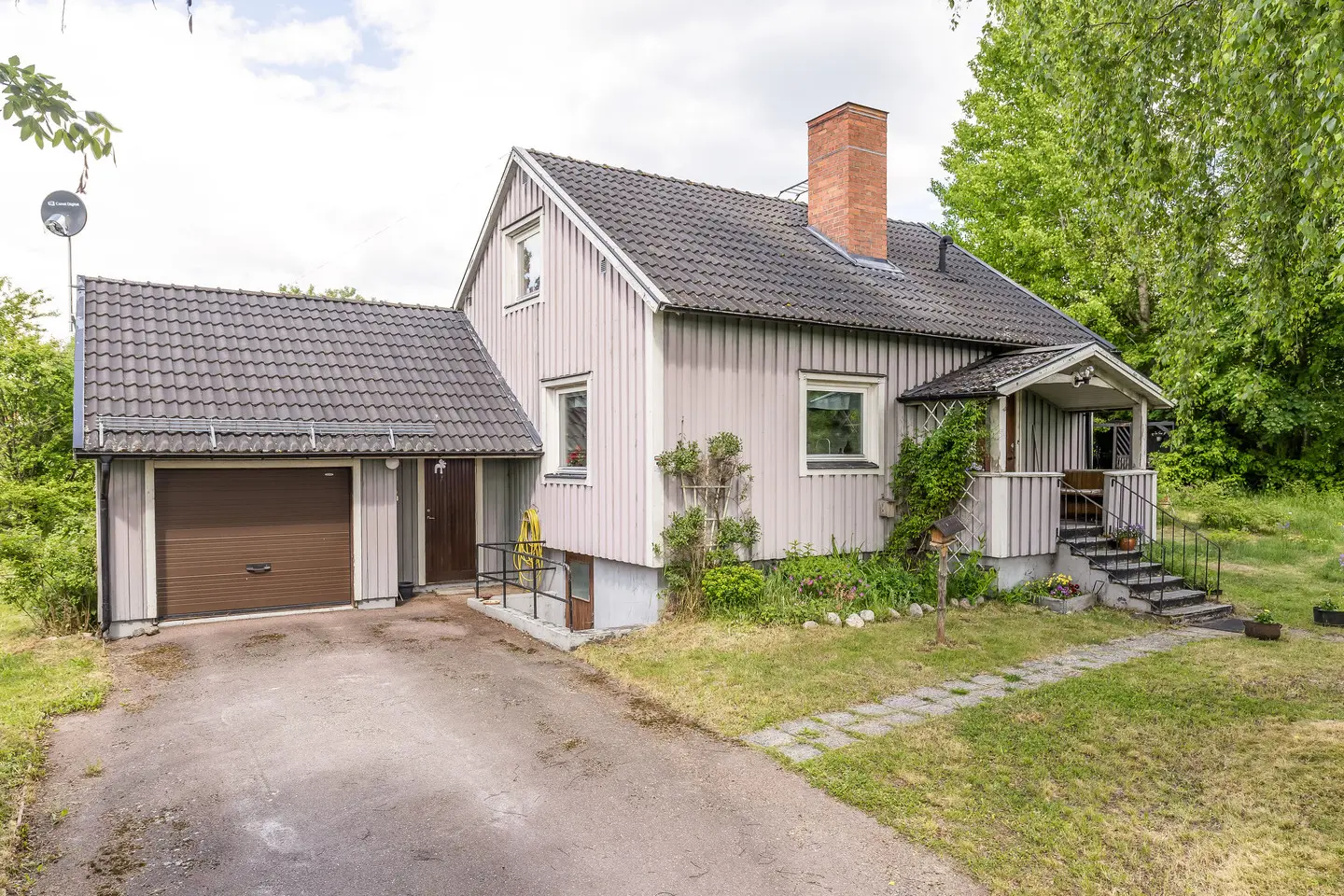 Villa, Sotvretsvägen 15, Skinnskatteberg. Bild 1 av 5