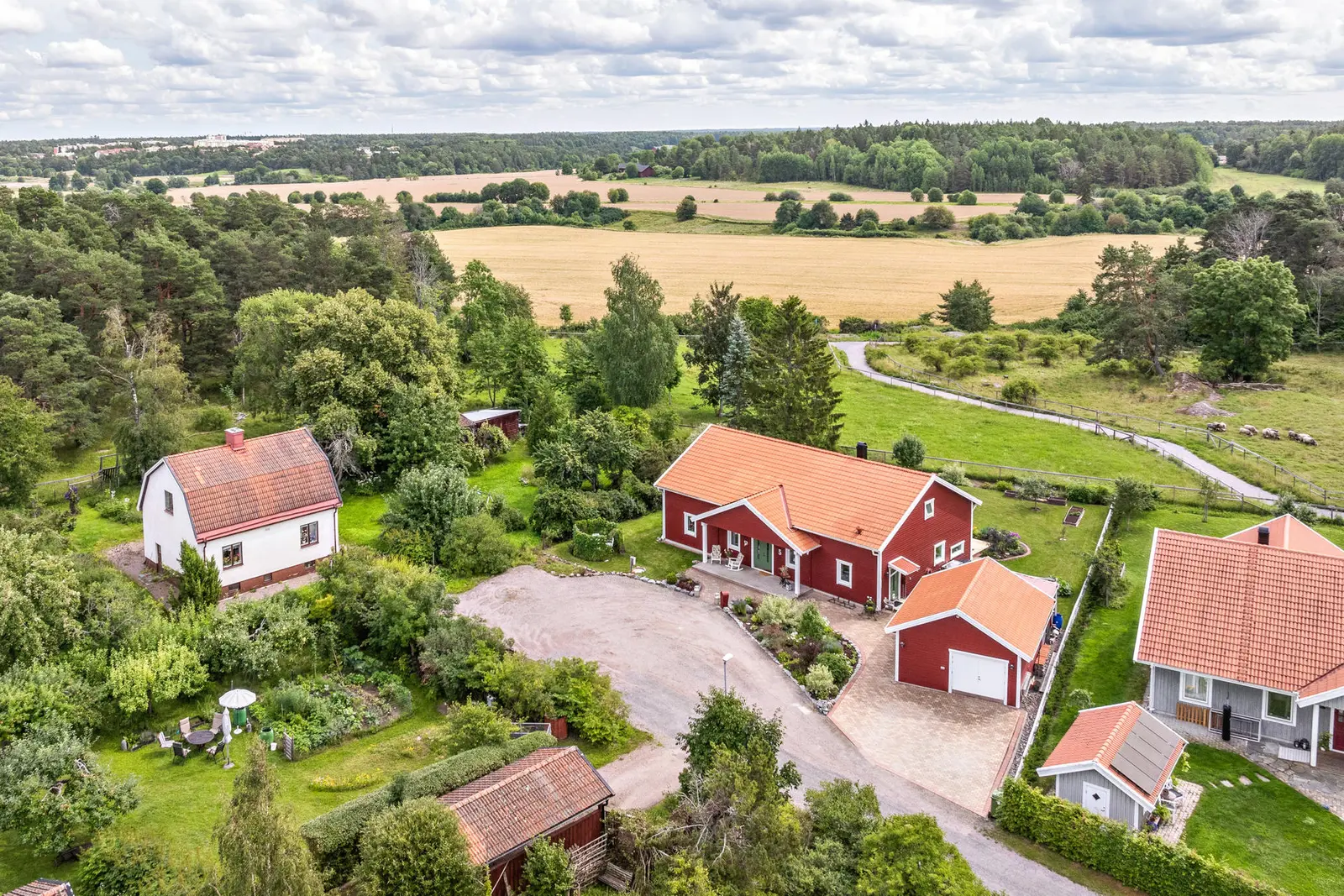 Bild 1 av 40 på Annas väg 5
