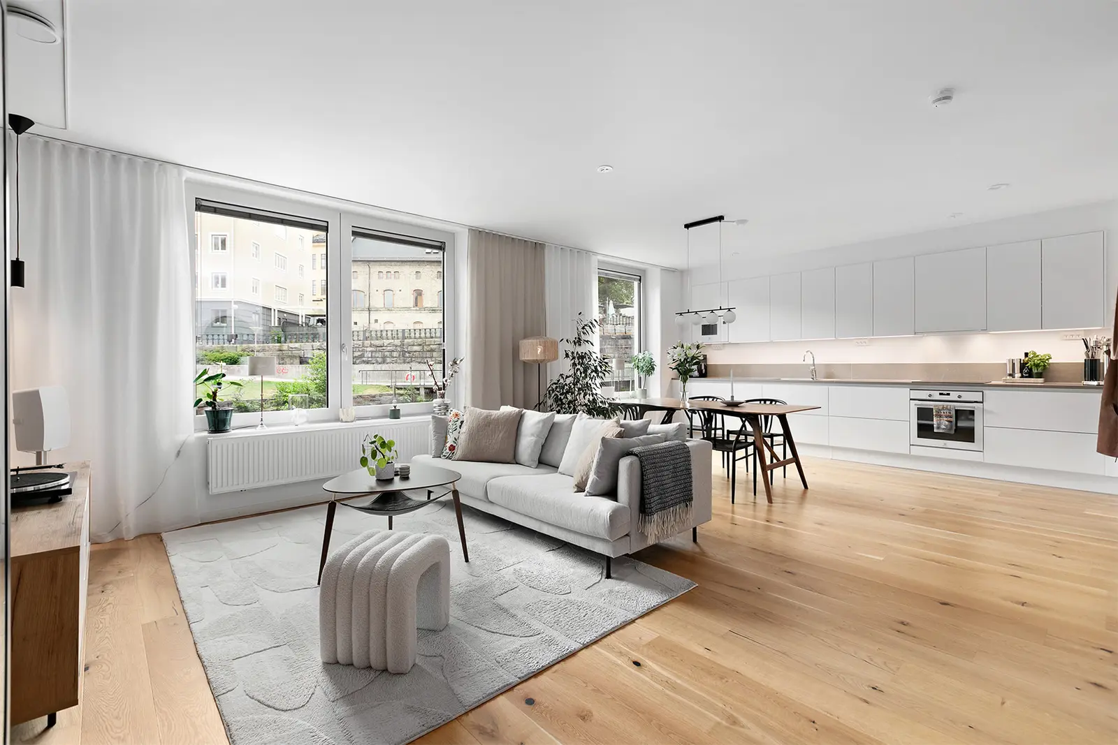 Image 1 of 21 of Garvaregatan 4B