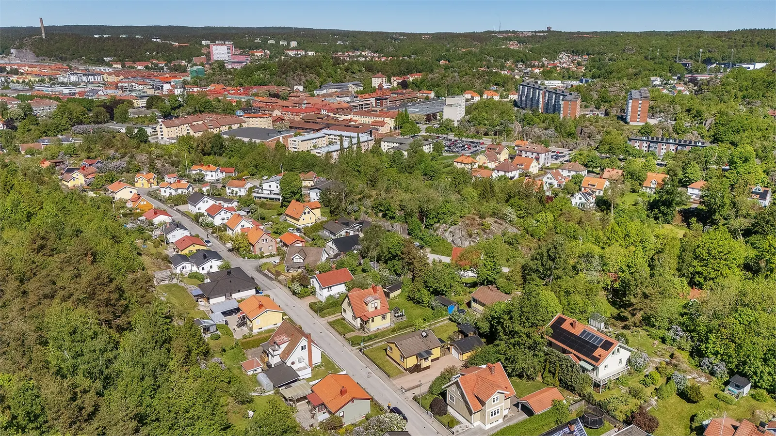Bild 1 av 40 på Hagarnevägen 19