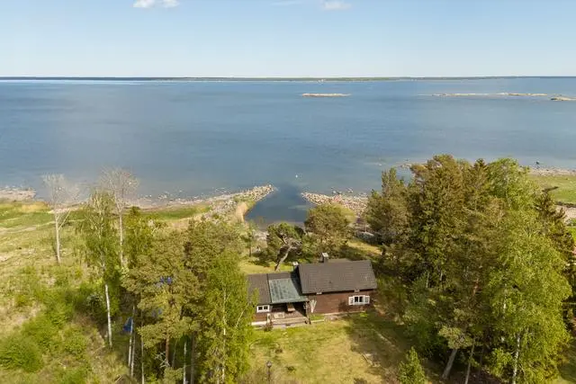 Bild 1 av 1 på Strandvägen 6