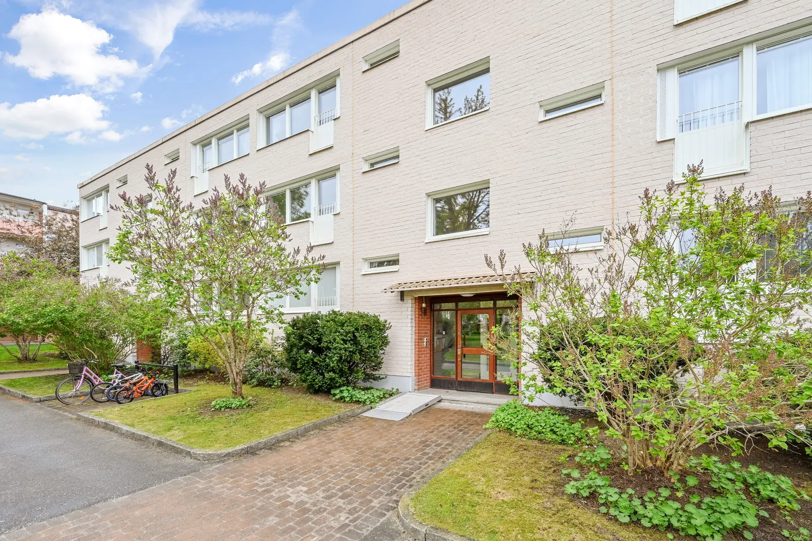 Lägenhet, Holmvägen 58, Upplands Väsby. Bild 1 av 24