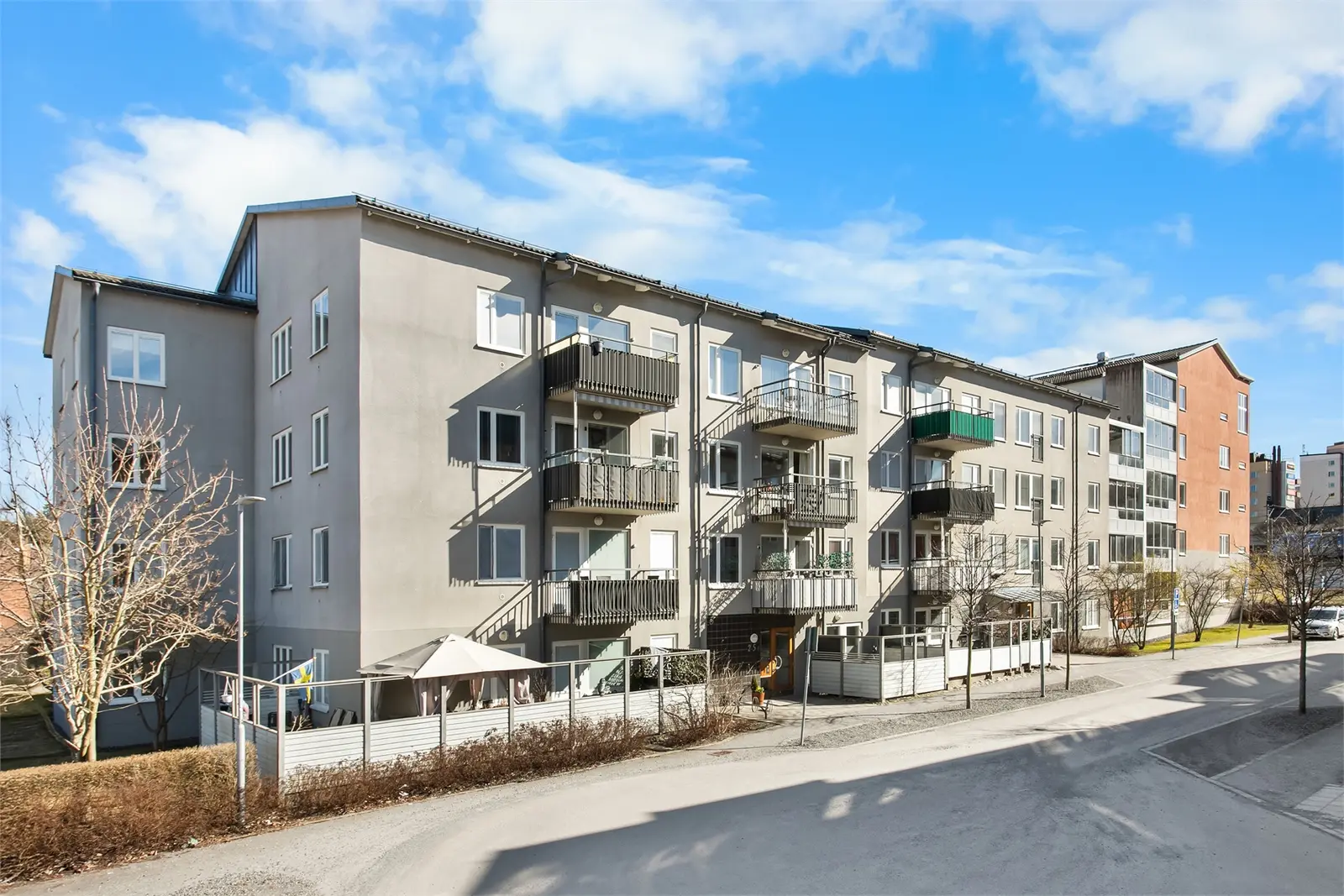 Image 1 of 18 of Munkhättevägen 25B