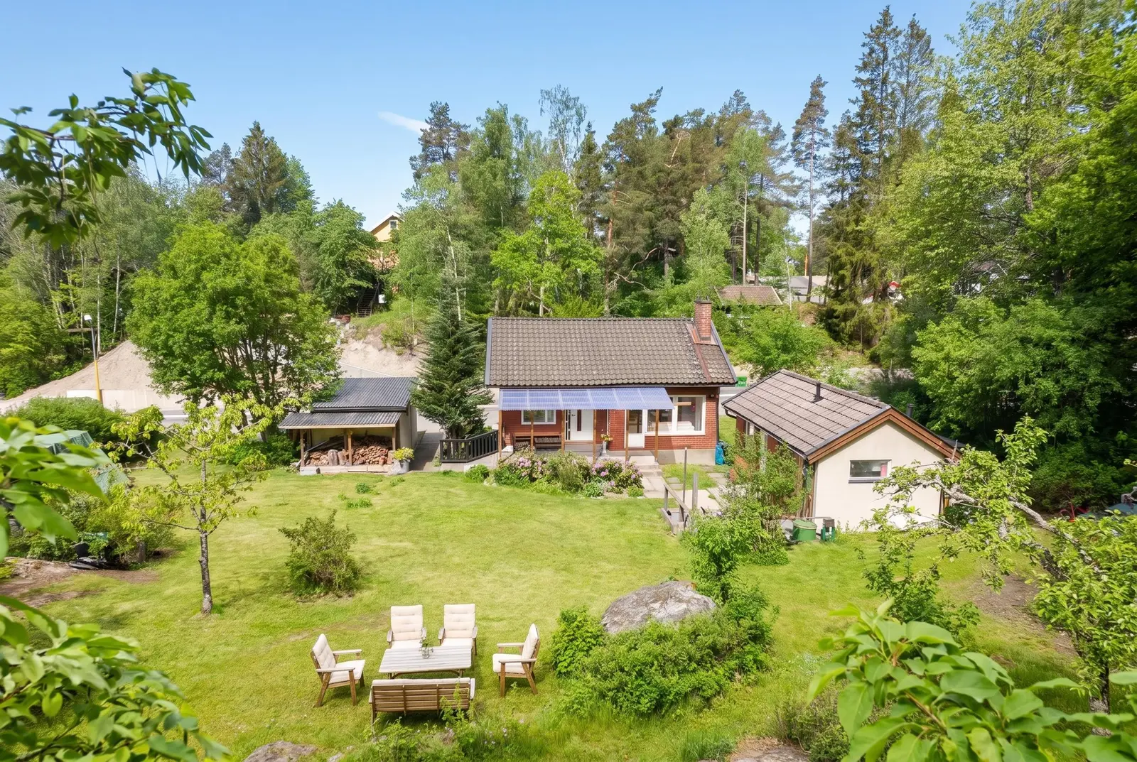Bild 1 av 28 på Helmerdalsvägen 7