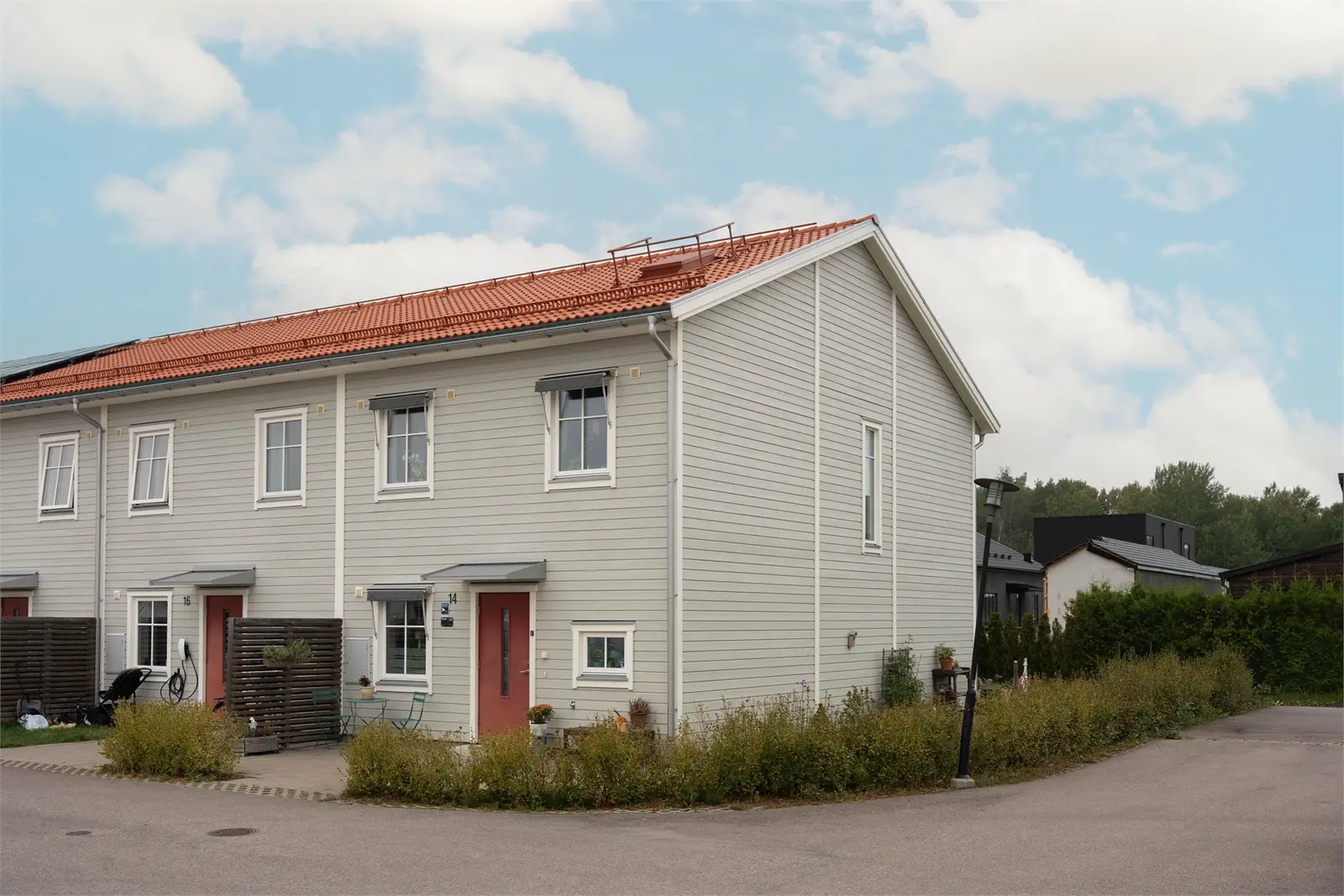Lägenhet, KOORDINATVÄGEN 14. Bild 1 av 27