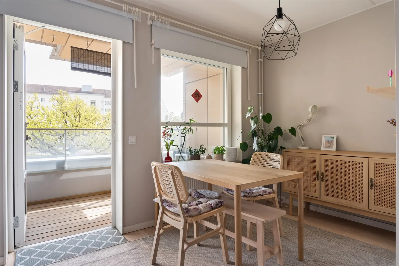 Bild 1 av 21 på Torfredsplatsen 7